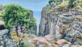 Exploração de inertes e lixo ameaçam reserva ambiental da Tundavala
