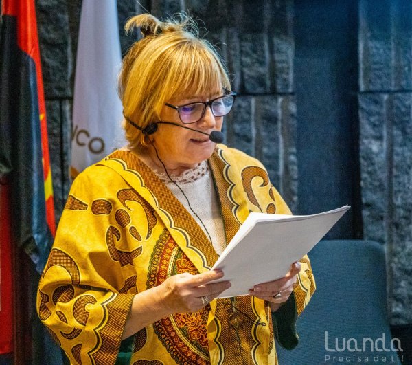 APRESENTADO EM LUANDA LIVRO "CONHECER (GET TO KNOW) ANGOLA"